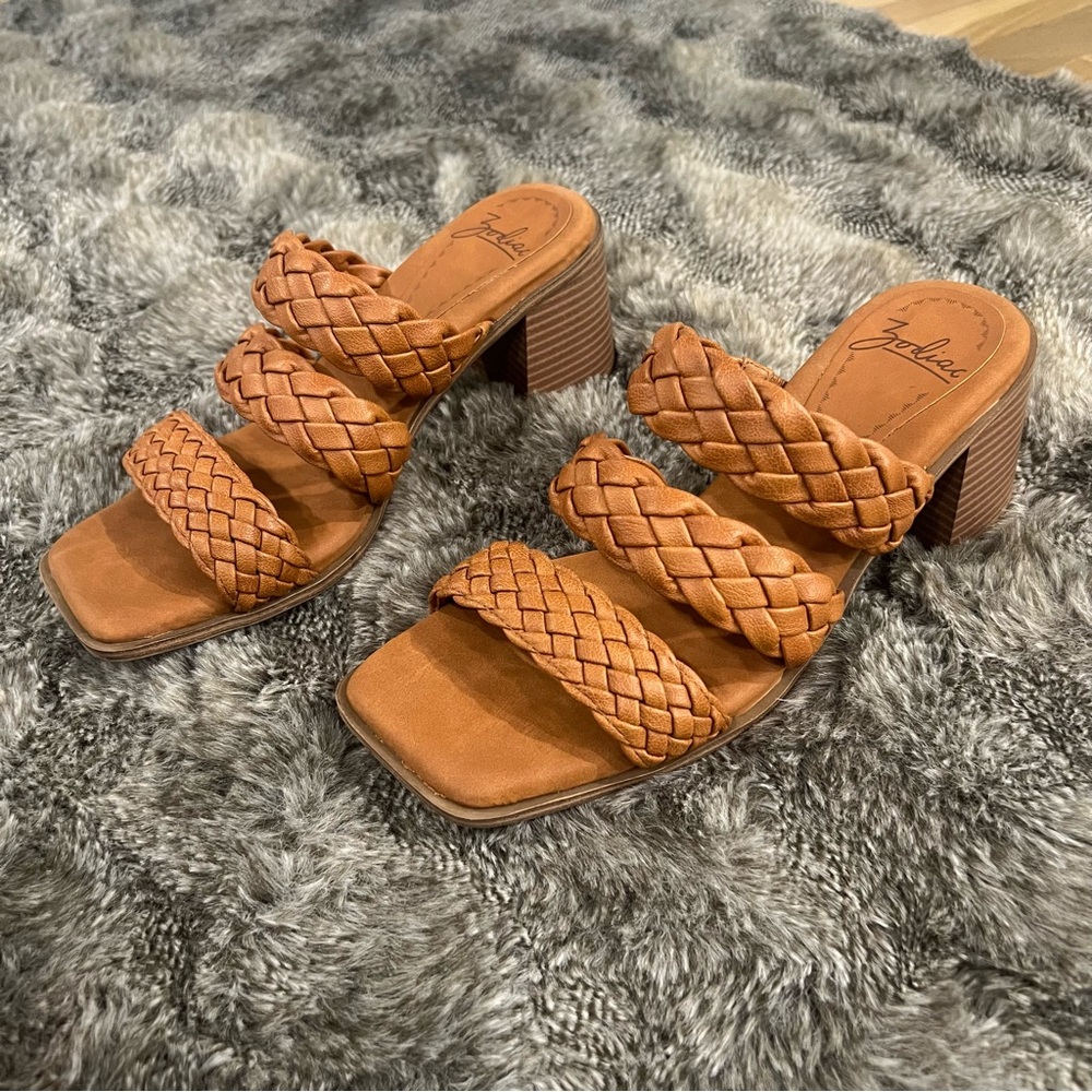 NWOT Zodiac Camel Brown Faux Leather Braided Block Heel Sandals